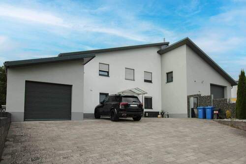 Haus vorne...... - Modernes Wohnen trifft Arbeiten unter einem Dach - Exklusives Einfamilienhaus mit Gewerbeeinheit