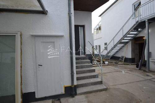 Eingangs zur Wohnung - 2 Zimmer Etagenwohnung in Wiesbaden-Schierstein