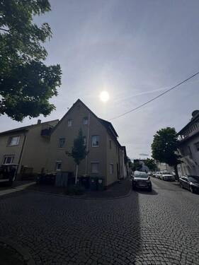 Bild 1 - Mehrfamilienhaus mit Entwicklungspotenzial in begehrter zentraler Lage von Asperg