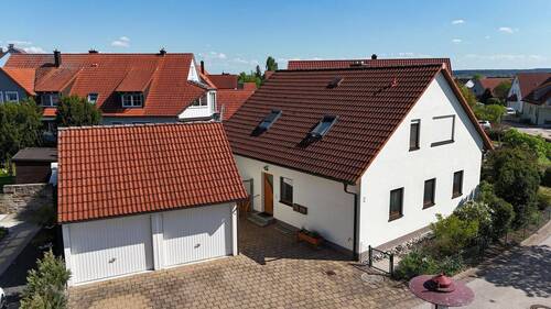 Titelbild - 8 Zimmer Einfamilienhaus zum Kaufen in Herrieden