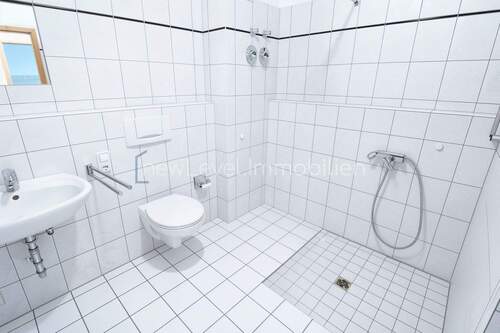 Bad - 1 Zimmer Etagenwohnung in Neutraubling