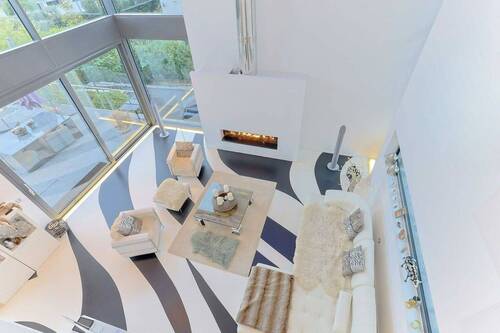 Blick von der Gallerie ins Wohnzimmer - Einfamilienhaus mit 480,00 m&sup2; in Dreieich zum Kaufen