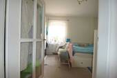 Blick vom kleinen Flur in das Schlafzimmer - 