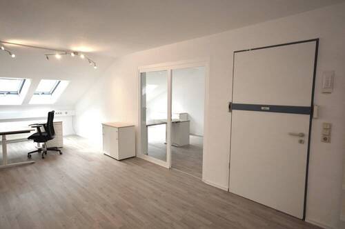 Blick in den separaten Büroraum - 