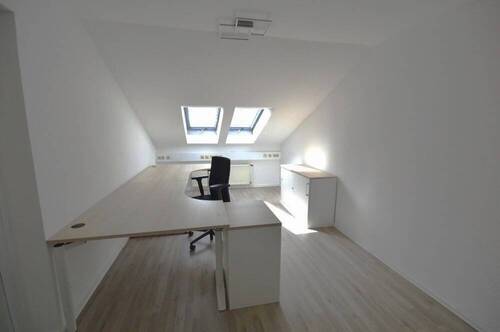 Büroraum mit separatem Eingang - 