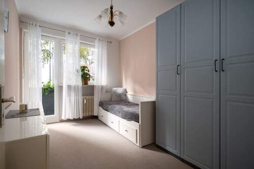 Schlafzimmer mit Balkonzugang - 