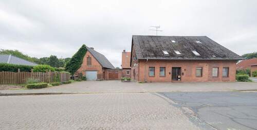 Ansicht Vorderhaus und Nebengebäude - Mehrfamilienhaus, Wohnhaus zum Kaufen in Alfstedt