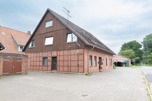 Seitensicht Vorderhaus - Mehrfamilienhaus, Wohnhaus in Alfstedt