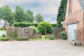 Stellplatz und Zugang zum Garten - 