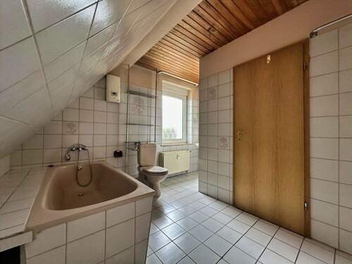 Badezimmer mit Wanne Bild 1 - 