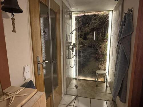 Dusche im Wellnessbereich - 