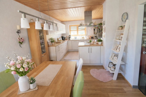 Wohnküche - gemütlicher Mittelpunkt des Zuhauses. - 