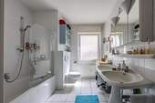 Badezimmer (1.OG) - 