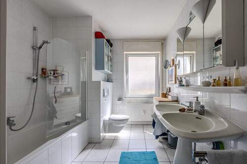 Badezimmer (1.OG) - 