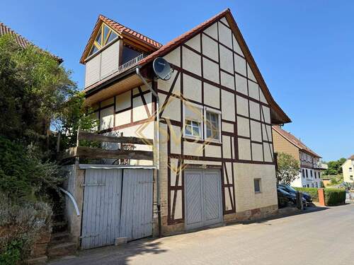 Straßenansicht - 8 Zimmer Mehrfamilienhaus, Wohnhaus zum Kaufen in Spangenberg / Pfieffe