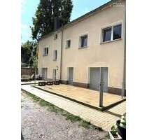 Mehrfamilienhaus mit 5 Stellplätzen und großem Grundstück mit Carport - Duisburg Untermeiderich