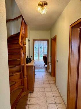 Flur Erdgeschoss - Reihenmittelhaus mit 89,00 m&sup2; in Oldenburg zum Kaufen