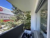 ...ebenso ein Balkon mit Blick auf die Sigmundstraße - 