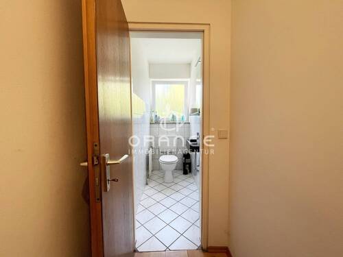 Daneben befindet sich die Toilette - 