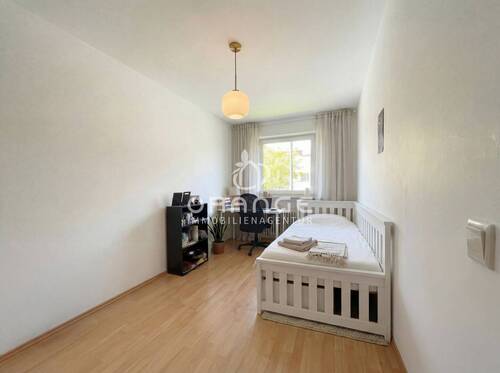 Hinten links Schlafzimmer oder Kinderzimmer? - 
