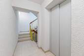 Treppenhaus / Aufzug - 