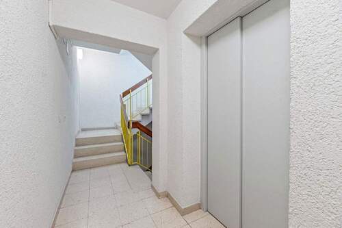 Treppenhaus / Aufzug - 