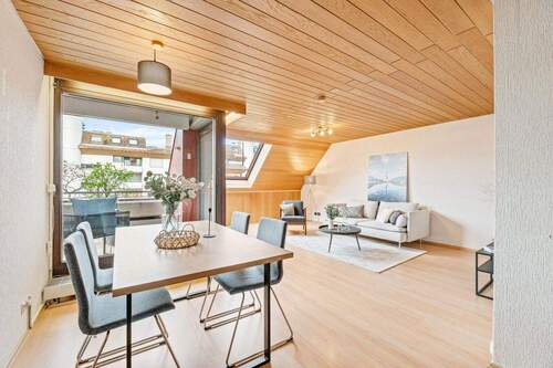 Wohn- / Esszimmer - Schöne Wohnung mit Potential - Gemütliche Loggia, Einzelgarage und 2 Bäder