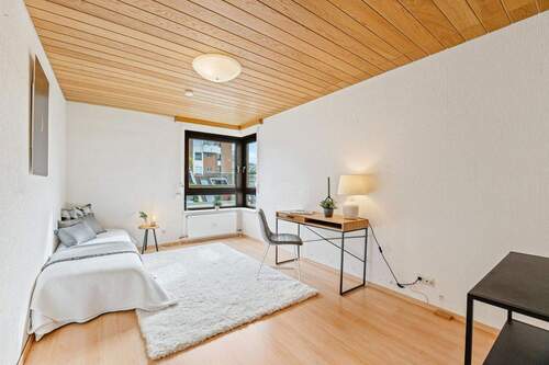 Büro / Kinderzimmer - Etagenwohnung mit 82,00 m² in Stuttgart zum Kaufen