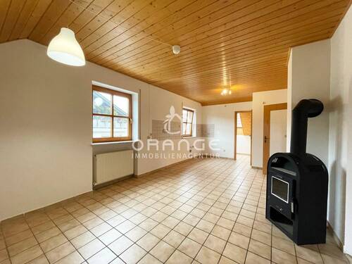 Blick vom Essbereich Richtung Küche und Speisekammer - 