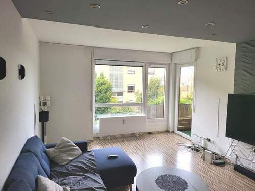 Wohnzimmer - 4 Zimmer Etagenwohnung zum Kaufen in Böblingen