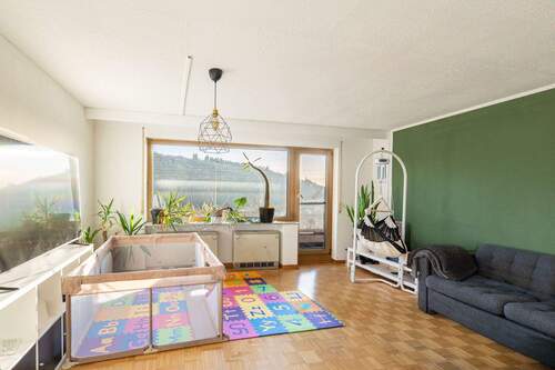 Wohnzimmer - 3 Zimmer Etagenwohnung zum Kaufen in Leonberg