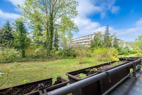 Ausblick vom Balkon - Etagenwohnung mit 85,00 m&sup2; in Berlin zum Kaufen