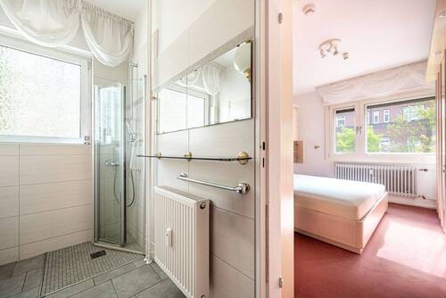 Badezimmer mit Schlafzimmer-Zugang - 