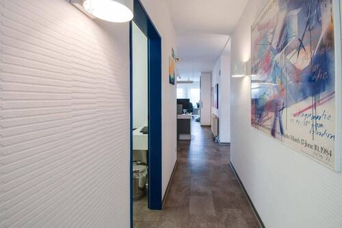 Flur - 8 Zimmer Büro zur Miete in Bergtheim