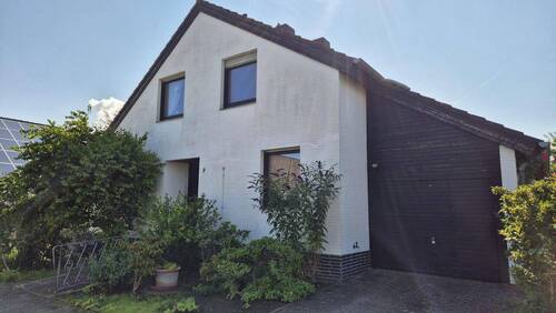 Vorderseite - 5 Zimmer Einfamilienhaus zum Kaufen in Peine / Vöhrum