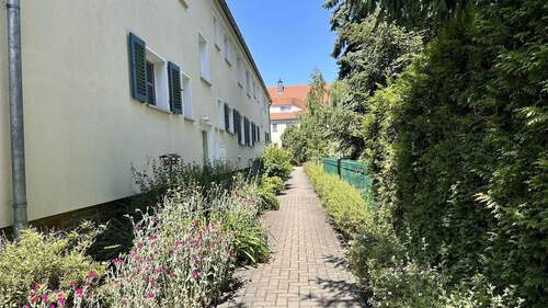 Hinteransicht - Etagenwohnung mit 74,40 m&sup2; in Dresden zum Kaufen