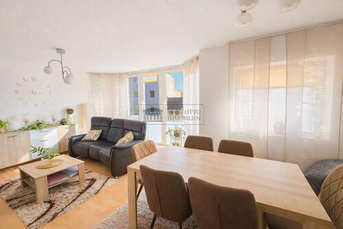 Helles Wohnzimmer - 3 Zimmer Etagenwohnung in Frechen