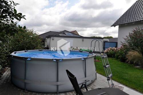 Aufstellpool (demnächst im Winterschlaf) - 'kaufen, wohnen, genießen...' Schneller kommt man nicht zum Traumhaus