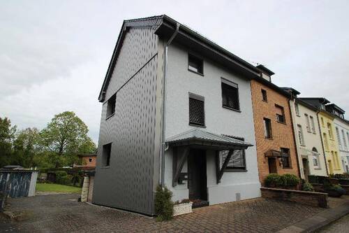 Bild 1 - Kernsaniertes Zweifamilienhaus 3 separate Wohneinheiten gehobene Ausstattung schöner Garten - Hennef