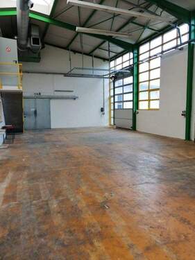 Halle - GewerbehalleLagerhalle und diversen NebenräumenNebenflächen