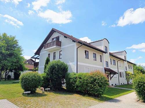 gemütliche 2-Zimmer-Eigentumswohnung mit Kaminofen,Tiefgaragenstellplatz und Kfz-Außenstellplatz - 2 Zimmer Etagenwohnung zum Kaufen in Bayerbach