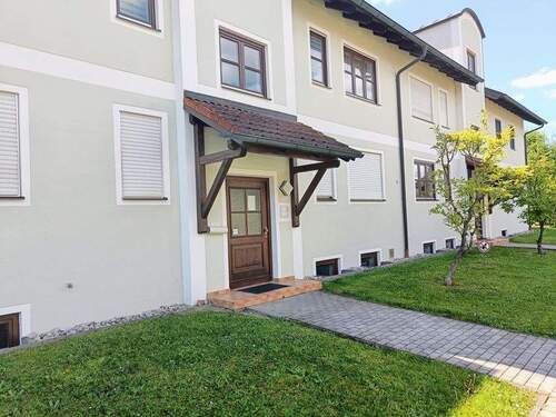 Hauseingang - 2 Zimmer Etagenwohnung in Bayerbach