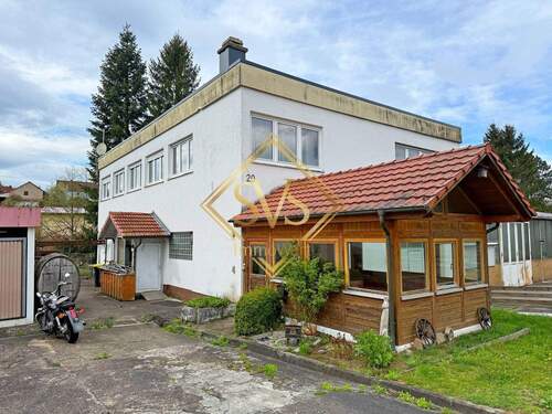 Seitenansicht - 8 Zimmer Mehrfamilienhaus, Wohnhaus in Ludwigsau / Ersrode