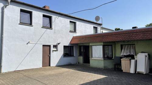 Anbau mit Garagen und Gästezimmer - Mehrfamilienhaus, Wohnhaus mit 150,00 m&sup2; in Heidenau zum Kaufen