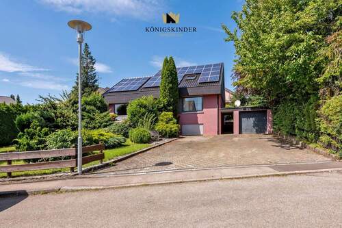 Außenansicht - Stilvoll wohnen mit offener Raumhöhe, Kamin, Garage und Einliegerwohnung - Ihr Zuhause in Häslach