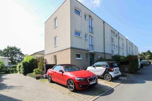 Außenansicht Parkplätze - 