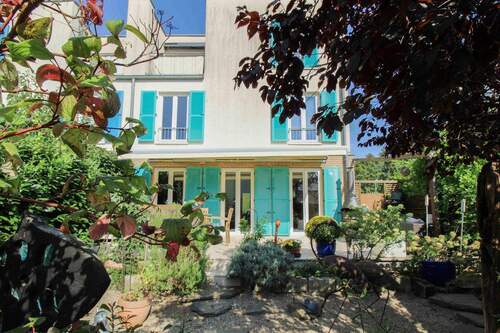 Außenansicht - Modernes Reiheneckhaus mit Luft-Wärmepumpe in Berlin Reinickendorf zu verkaufen