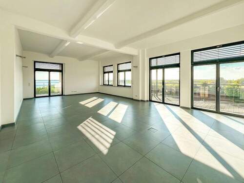 Großzügiger Wohntraum - Etagenwohnung mit 172,60 m² in Muldestausee zum Kaufen