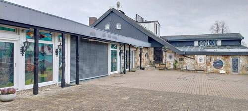 Seitliche Ansicht & Auffahrt - 