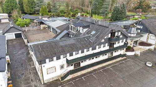 Drohne vorne links - 7 Zimmer Mehrfamilienhaus, Wohnhaus in Sievershütten